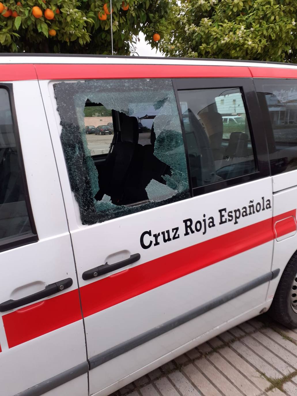Roban el equipo de radiocomunicaciones de la furgoneta de Cruz Roja Villafranca