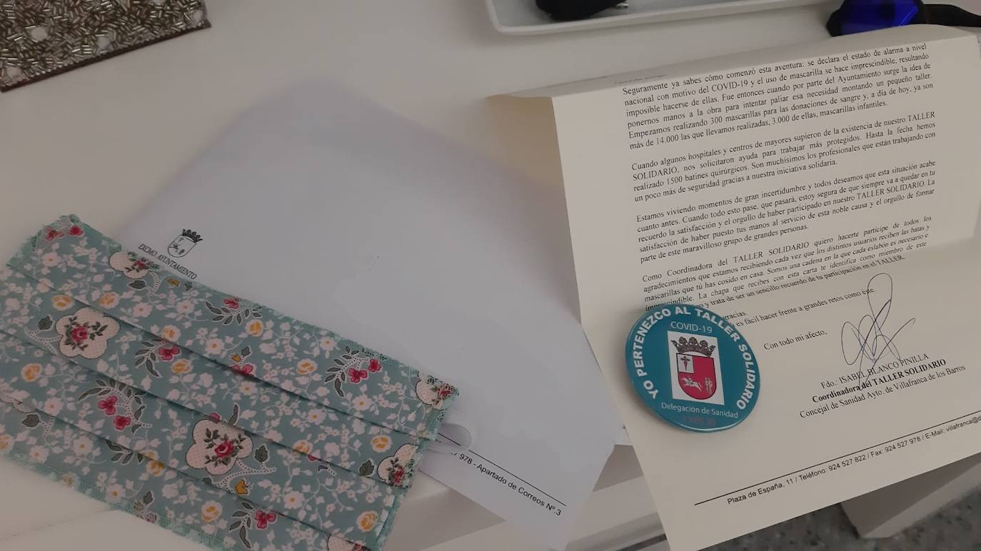 Sanidad reconoce el trabajo de las costureras voluntarias del 'Taller Solidario' del Ayuntamiento