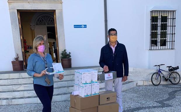La Diputación de Badajoz entrega material sanitario al Ayuntamiento de Villafranca