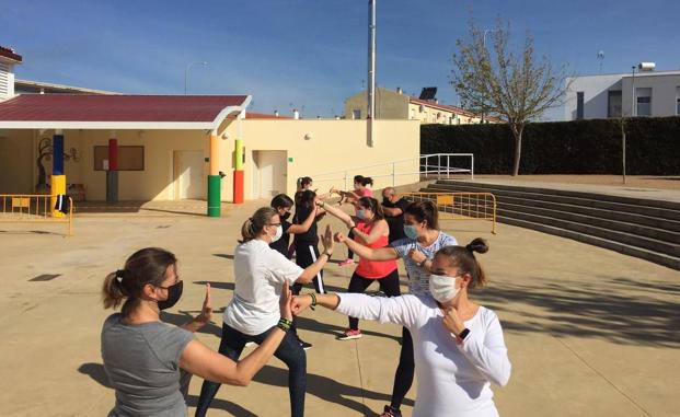 Casi 60 personas imparten el curso de defensa personal que organiza la Universidad Popular