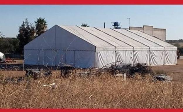 El PSOE local pregunta al alcalde que qué hace una carpa municipal en una finca particular
