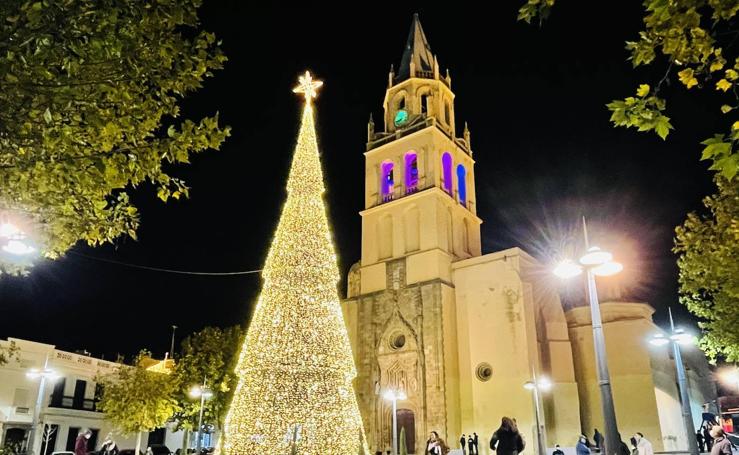 La iluminación navideña inunda Villafranca