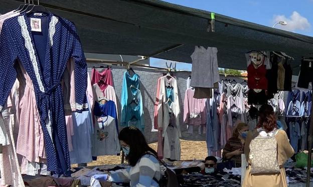 El mercadillo reabrirá este sábado en su ubicación habitual