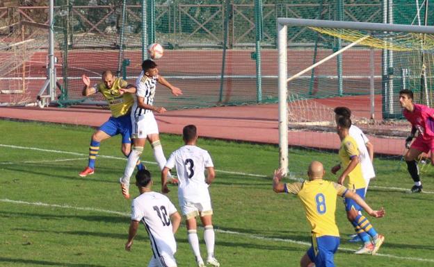 Empate a cero goles entre la SP Villafranca y el CD Badajoz B