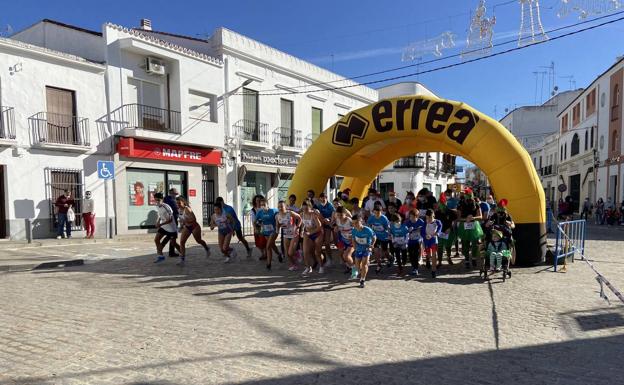 Ambiente festivo en el regreso de la San Silvestre