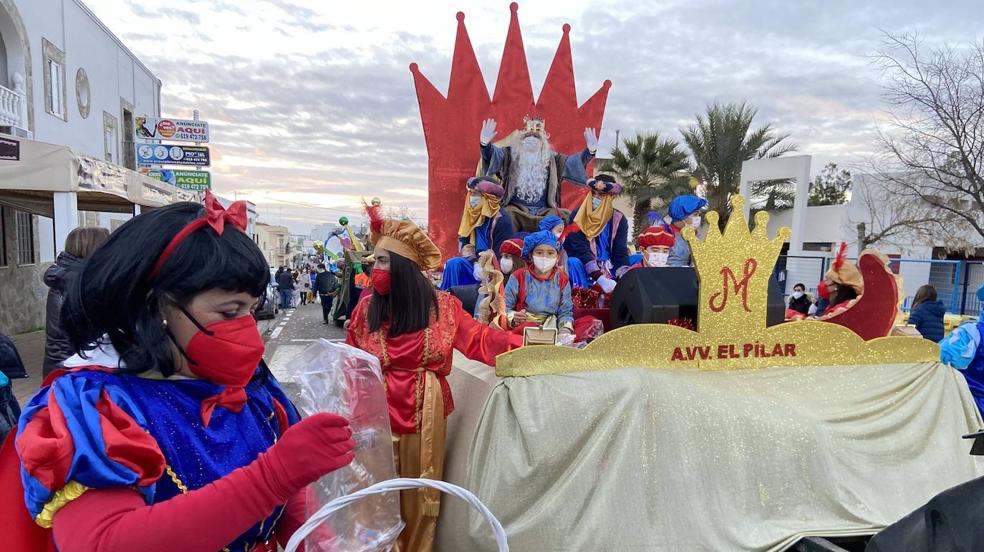 Los Reyes Magos de Oriente repartieron 2000kg de caramelos a su paso por Villafranca