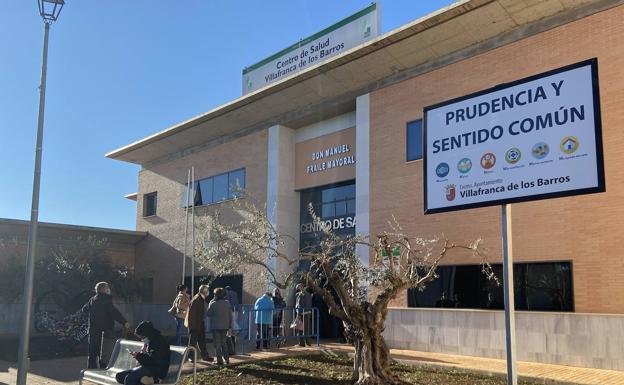 «Es incierto que no se coja el teléfono, los administrativos trabajan sin parar, pero no pueden atender a tantas llamadas a la vez»