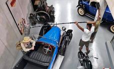 'Senderos del Mundo' estrena temporada con parada en Villafranca y su museo de vehículos clásicos