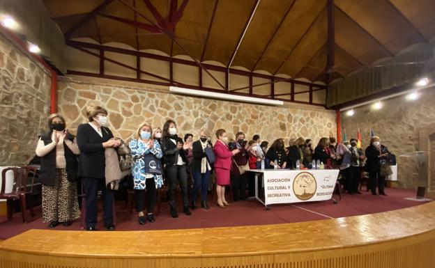 Las bordadoras de Villafranca crean su propia asociación para poner en valor el oficio del bordado