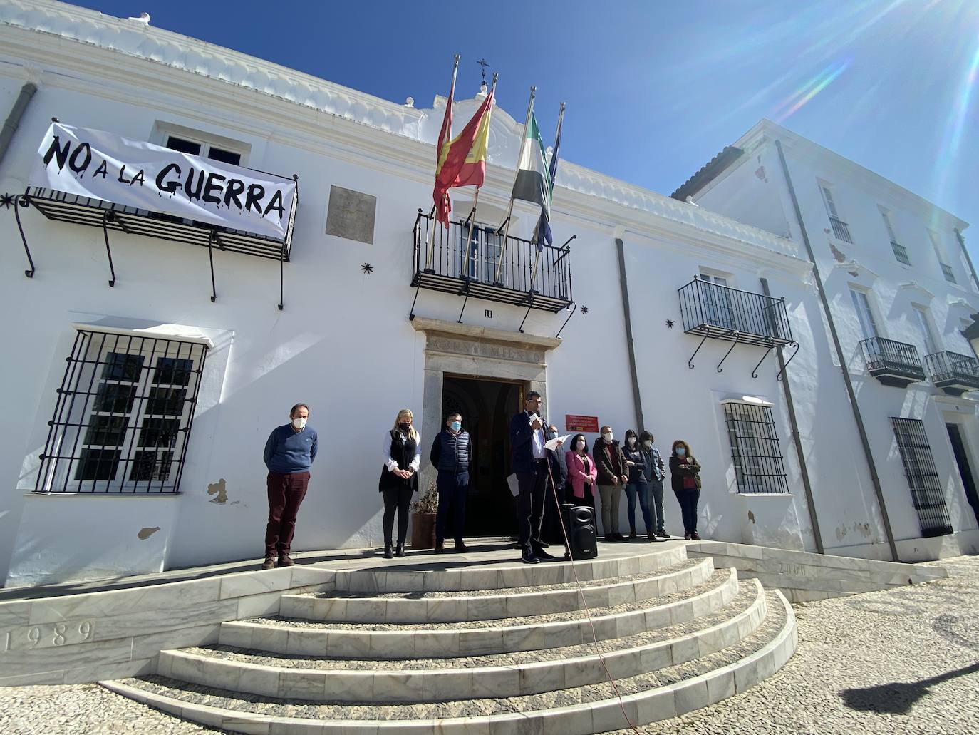 Minuto de silencio en el Ayuntamiento de Villafranca como condena a la guerra en Ucrania