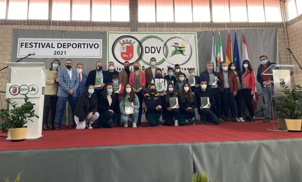 Doce deportistas y clubes de Villafranca homenajeados en el 'Festival Deportivo Navideño'