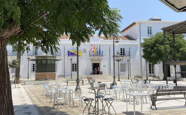El Ayuntamiento oferta cinco becas postgrado para jóvenes menores de 35 años durante 6 meses