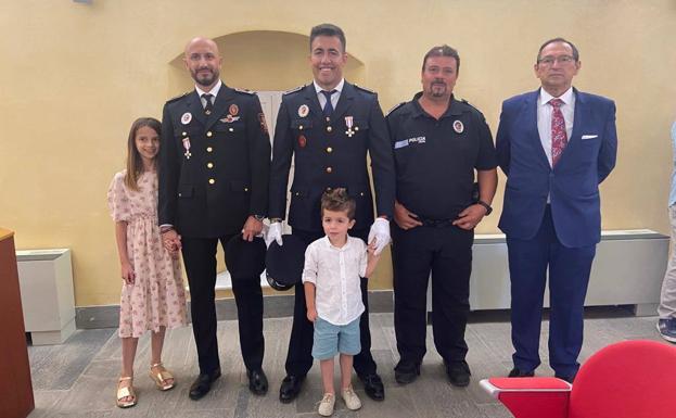 El Ayuntamiento reconoce el mérito de agentes y oficiales de la policía local en los actos de su patrón