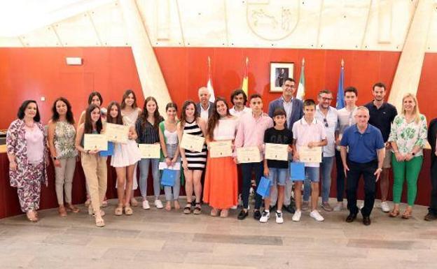 La concejalía de Educación gratifica a los mejores expedientes académicos del curso 2021/2022