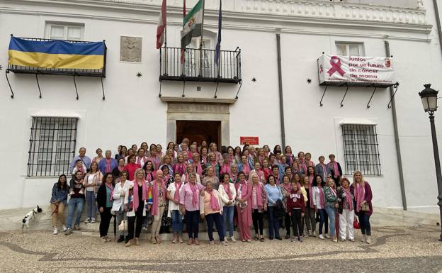 Villafranca se tiñe de rosa para luchar contra el cáncer de mama