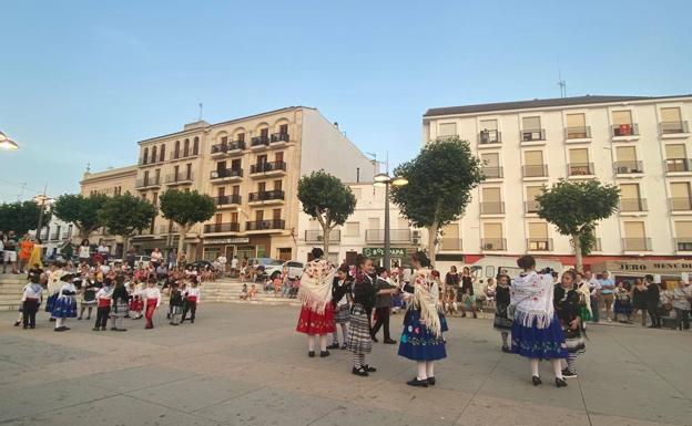Nuevo curso de las Escuelas de Folklore de la Asociación Cultural y Folklórica Moncovil