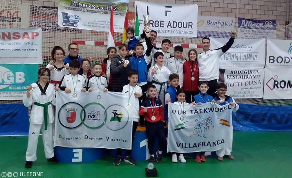 12 oros, 4 platas y 4 bronces para el club Taekwondo Villafranca en el Campeonato de Extremadura