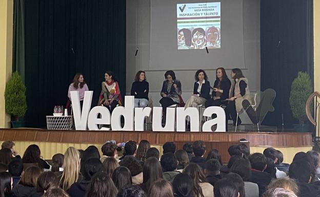 El Colegio Ntra. Sra. del Carmen debate sobre el papel de la mujer en la sociedad extremeña del s. XXI