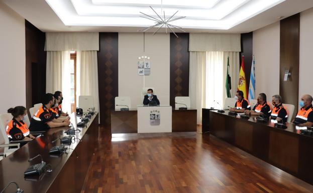 El Alcalde felicita a Protección Civil por su colaboración durante Santiaguito