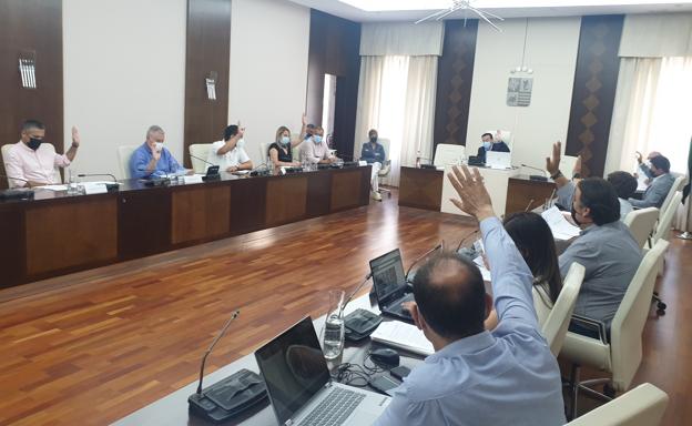 Aprobada una modificación de crédito de 408.400 euros para completar el acerado en la avenida de Antonio Mera