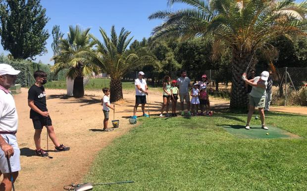 Quinto Coto acoge clases gratis de iniciación al golf para todas las edades