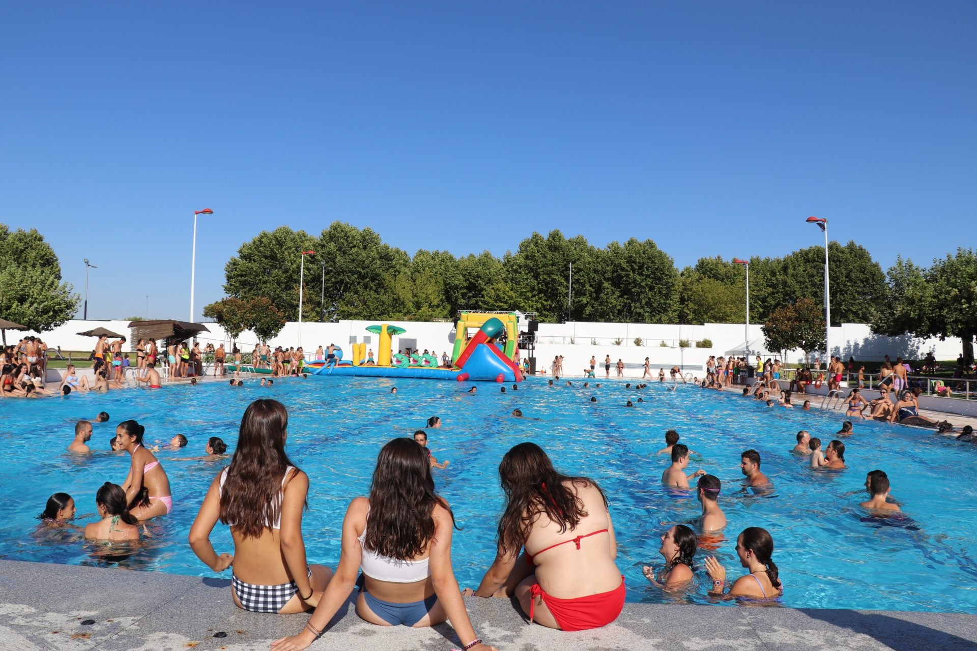 La piscina de Villanueva acogerá una mini olimpiada con juegos deportivos para menores