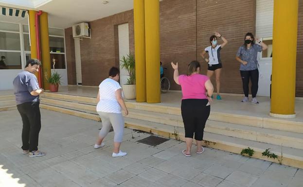 Los usuarios de Inclusives disfrutan de las actividades de ocio estival