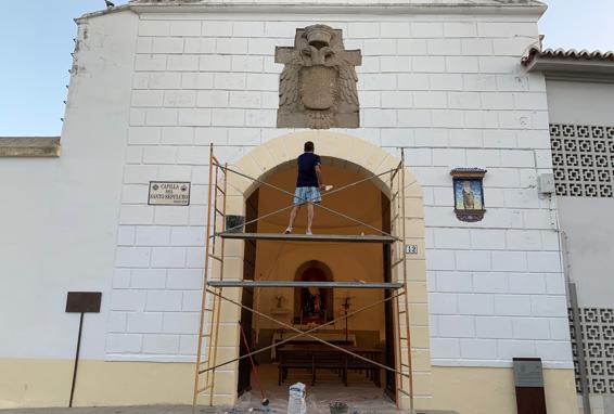 El dintel de entrada de la Capilla Santo Sepulcro ha sido reparado