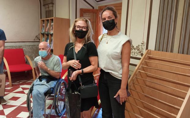 La bisnieta de Felipe Trigo, Elena Azuola, visita Villanueva para recordar a su bisabuelo