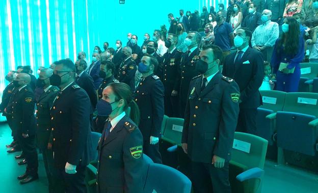 Asistentes al acto del Día de los Santos Ángeles Custodios en Villanueva de la Serena. 