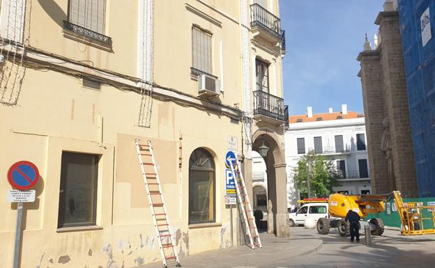 El PP denuncia que la empresa que instala las luces navideñas no tiene contrato