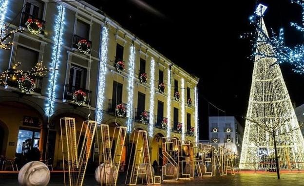 Estampa navideña en la plaza de España de Villanueva de la Serena. /HOY