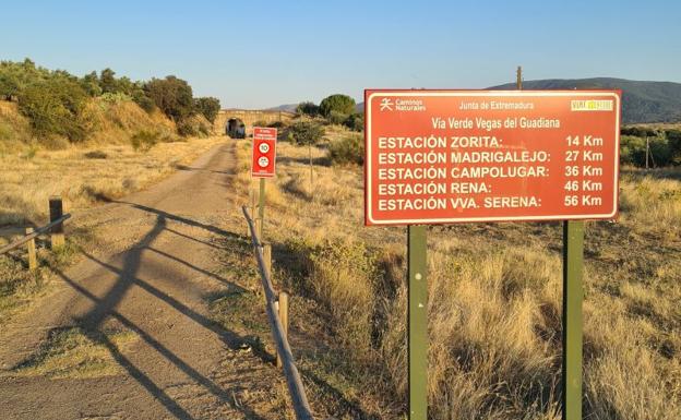 Un acuerdo quiere recuperar las estaciones de tren abandonadas de la Vía Verde Vegas del Guadiana