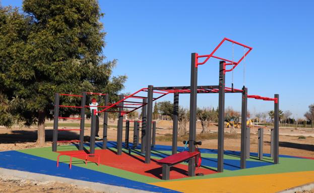 Los aficionados a la calistenia cuentan con un nuevo circuito en Villanueva