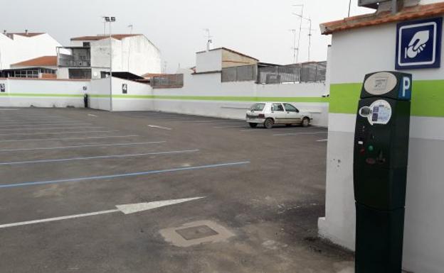 Los trabajadores municipales y de empresas privadas pagarán la mitad por aparcar