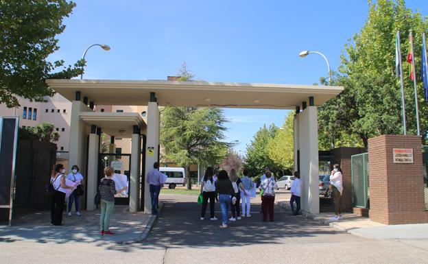 Cribado masivo en la Residencia de Mayores 'Felipe Trigo' para conocer el alcance del brote detectado