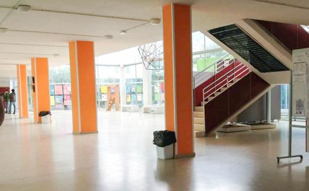 Una joven resulta herida al precipitarse desde una ventana del IES Puerta de la Serena
