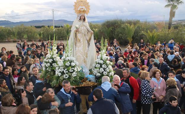 Traslado de la Virgen de la Aurora desde su ermita en 2020. /s. gómez