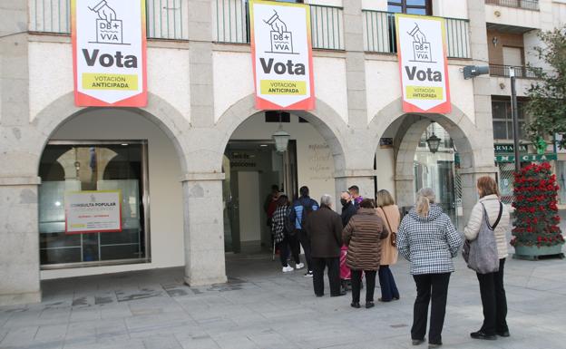 Continúan las colas diarias para ejercer el voto anticipado por el proyecto de unión