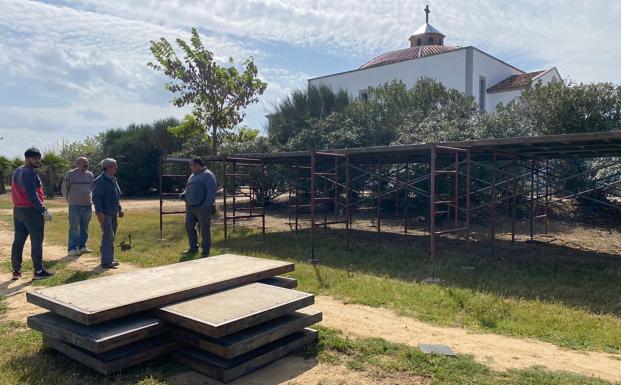 Todo a punto en los alrededores de la ermita de la Aurora para el día de 'La Jira'