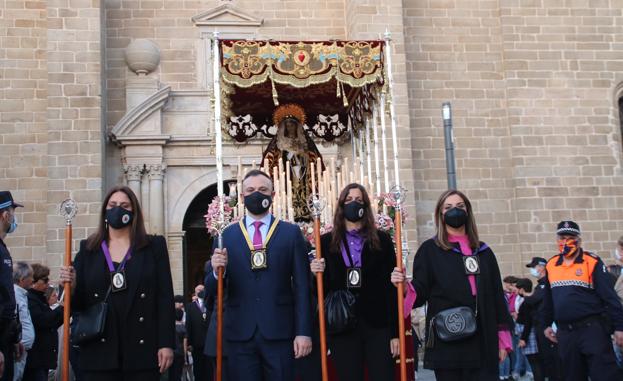 El Jueves Santo vibró con el encuentro entre la Virgen de los Dolores y el Nazareno