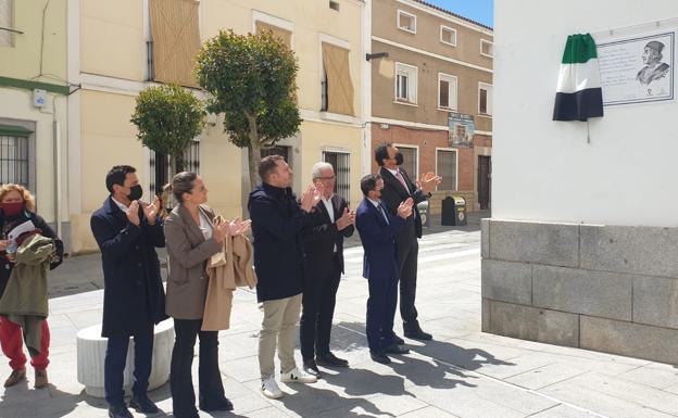 Arranca el Año Cultural de Nebrija inaugurando una placa en su memoria