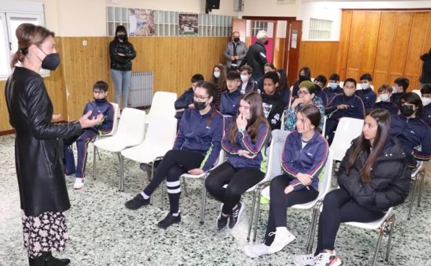 Proines imparte charlas sobre salud mental dirigidas a los adolescentes
