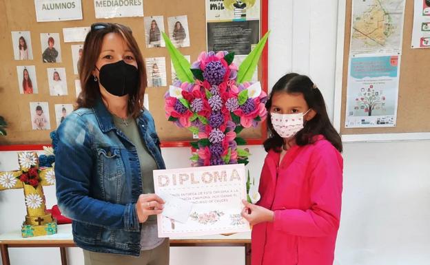 María García Carmona gana el concurso de cruces del CEIP Cruz del Río