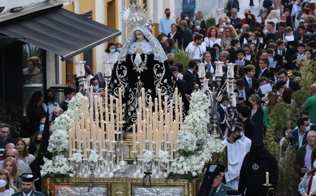 Imagen de la Virgen de la Soledad procesionando en Semana Santa. /HOY