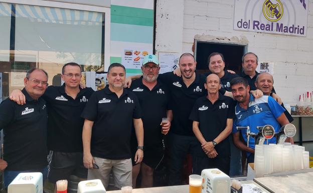 Cientos de madridistas vivieron la final de la Champions junto a la Peña Villanovense 'Diego Calderón'