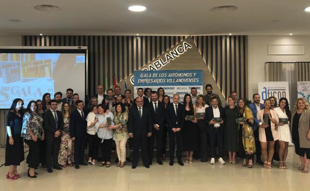 Carpintería Famicar recibe el premio a Mejor empresa en la gala de OPA