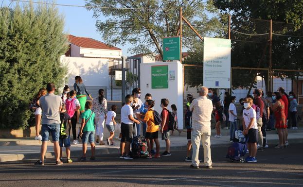 Convocadas las becas para estudiantes de la Hermandad de la Virgen de los Dolores