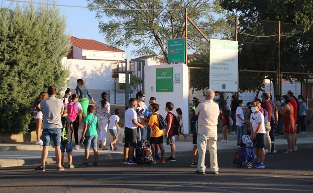 Los vales de ayudas escolares se pueden recoger hasta mañana