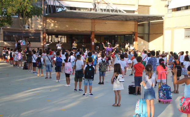 Más de 2.000 escolares inician el curso en siete centros educativos de Villanueva